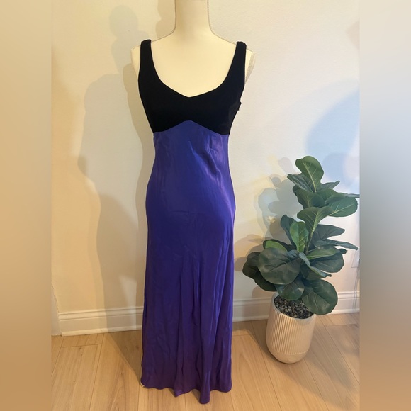 Vintage classic Blue and Black Dress, lace detail back - Picture 2 of 11